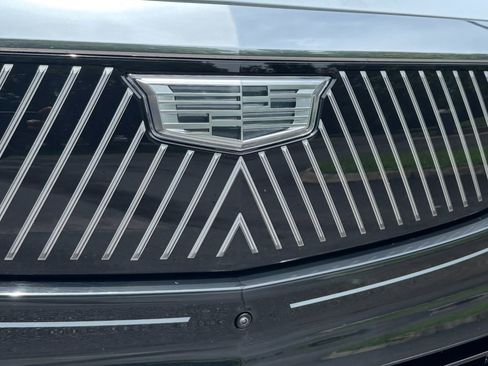 Used 2026 Cadillac Escalade IQ Luxury 2 AWD/4WD image 9
