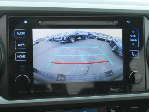 Used 2017 Toyota Tacoma TRD Sport image 22