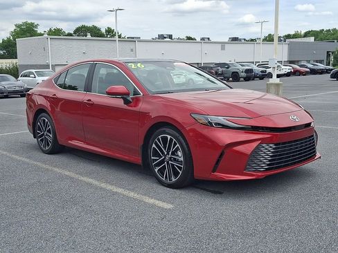 Used 2026 Toyota Camry XLE FWD image 3