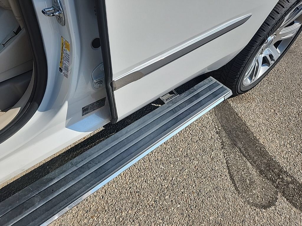 Certified 2018 Cadillac Escalade Premium Luxury AWD/4WD image 36