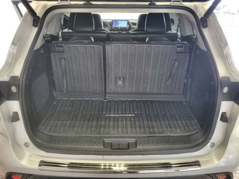 Used 2022 Toyota Highlander Limited AWD/4WD image 25