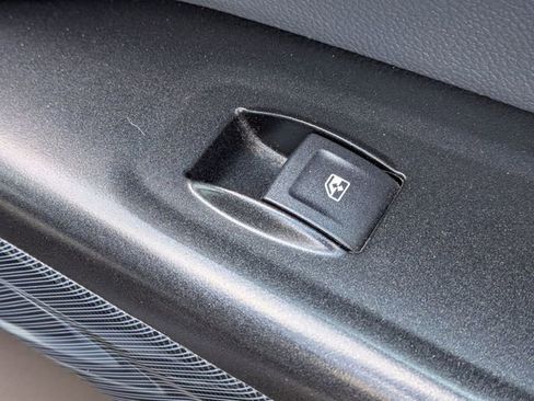 Used 2022 Chevrolet Colorado Z71 AWD/4WD image 35