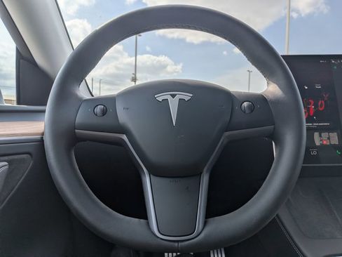 Used 2025 Tesla Model Y Performance image 15