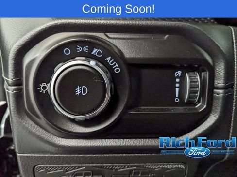 Used 2025 Jeep Wrangler Unlimited Rubicon AWD/4WD image 13