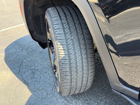 Used 2024 Jeep Grand Cherokee L Laredo image 50