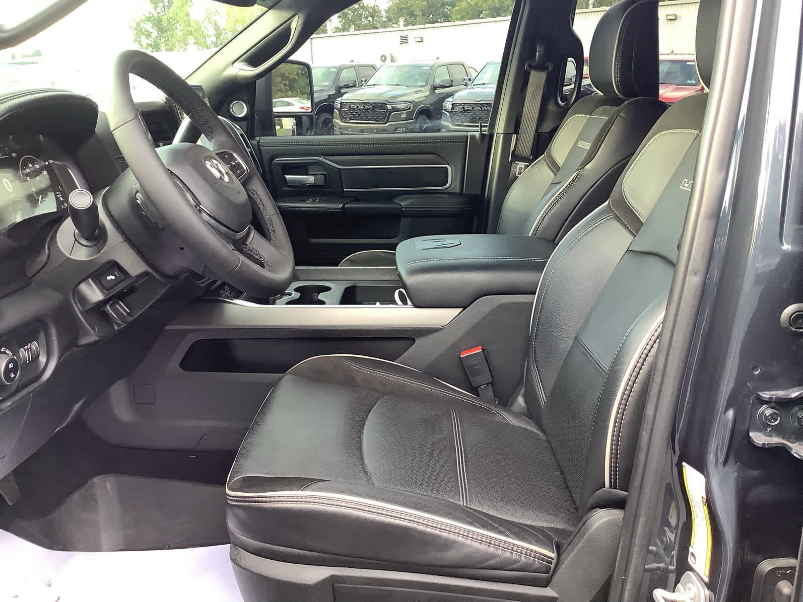 Used 2025 RAM 2500 Laramie AWD/4WD image 12