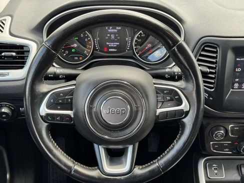 Used 2020 Jeep Compass Latitude FWD image 9