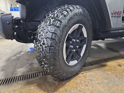 Used 2021 Jeep Wrangler Unlimited Rubicon image 32