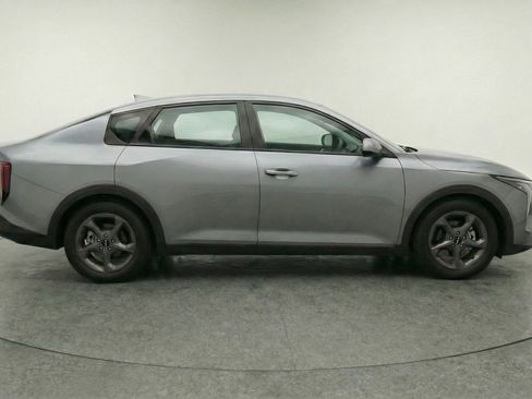 Used 2025 Kia K4 LXS image 11