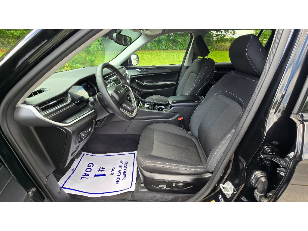 Used 2023 Jeep Grand Cherokee L Laredo AWD/4WD image 11