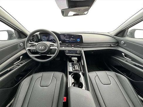 Used 2025 Hyundai Elantra Limited FWD image 17