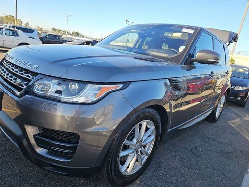 Used 2017 Land Rover Range Rover Sport SE image 2