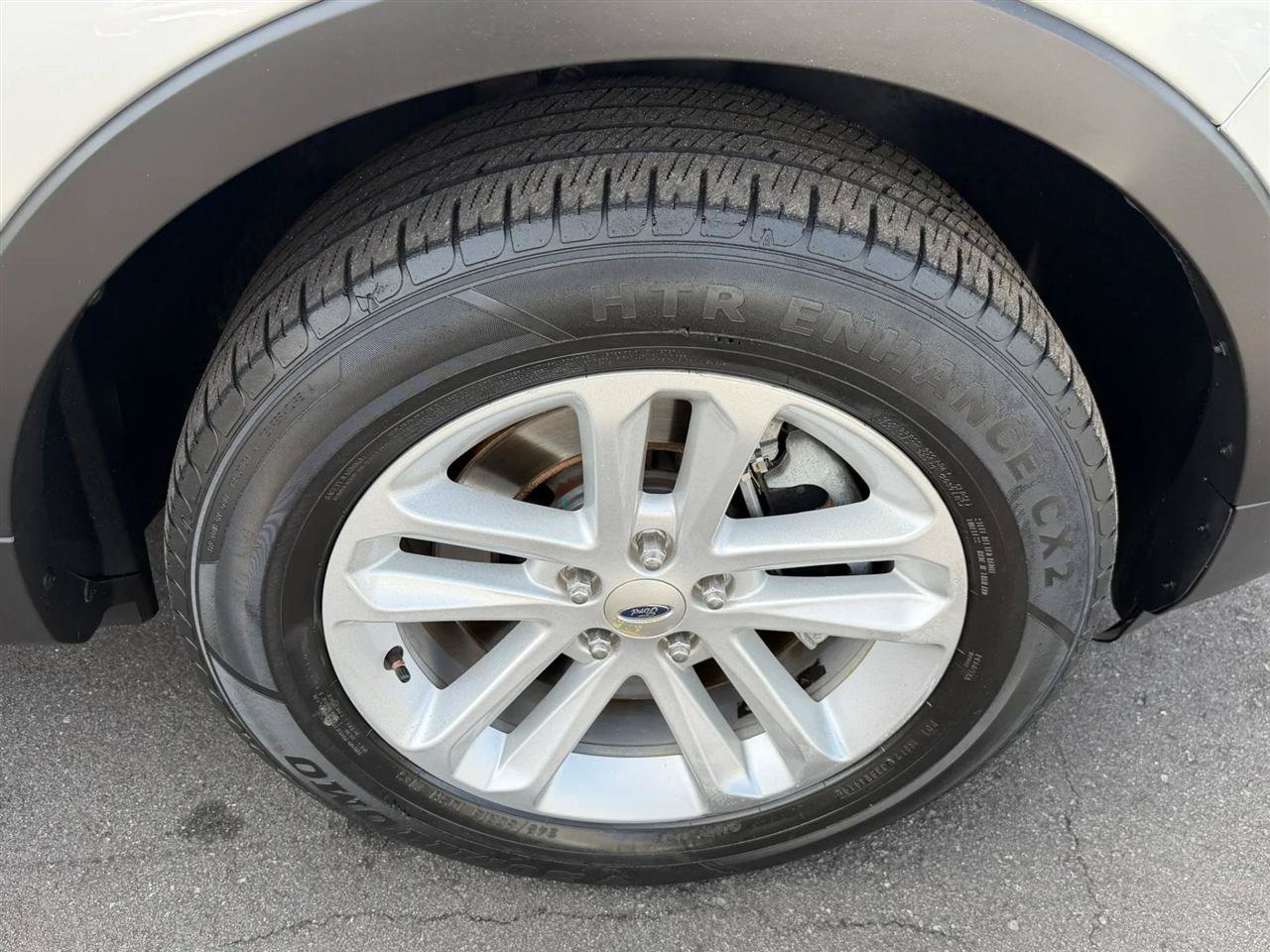 Used 2015 Ford Explorer XLT w/ Equipment Group 202B FWD image 18