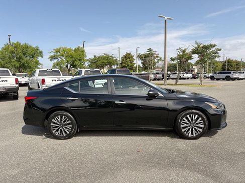 Used 2024 Nissan Altima 2.5 SV FWD image 2
