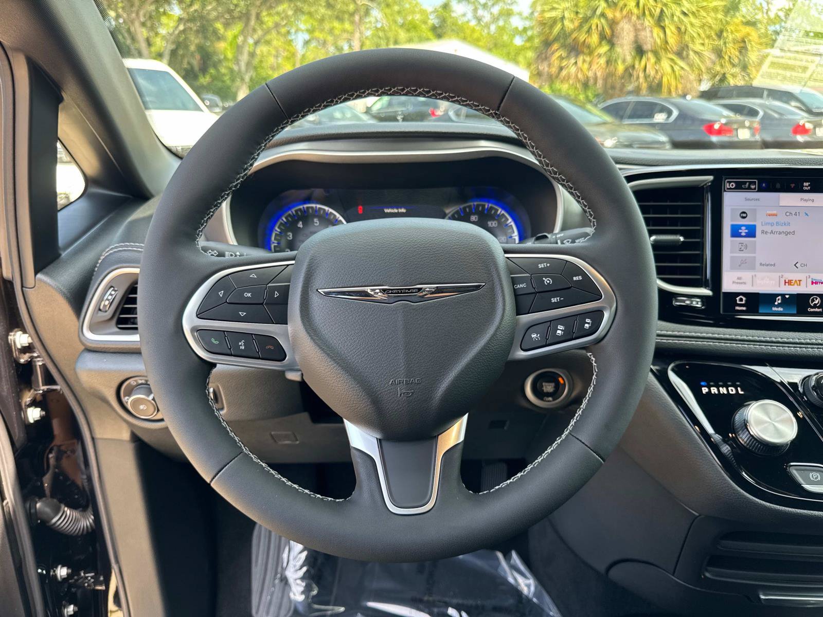 New 2025 Chrysler Pacifica Select FWD image 29