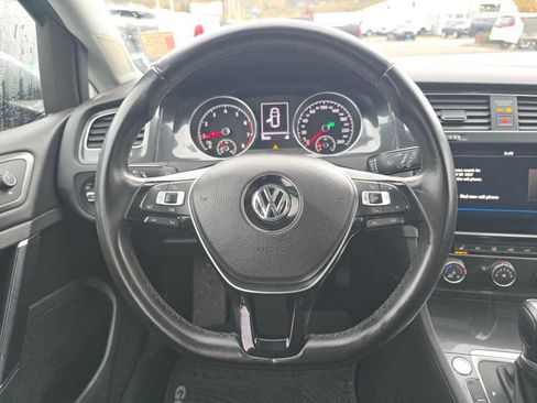 Used 2018 Volkswagen Golf SE image 11