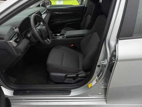 Used 2025 Toyota Camry LE image 27