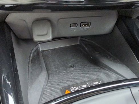 Used 2025 Chevrolet Trax RS w/ Sunroof Package image 24