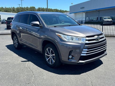 Used 2018 Toyota Highlander XLE FWD image 4