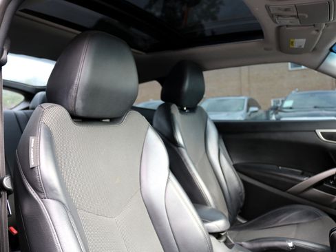 Used 2015 Hyundai Veloster w/ Option Group 03 image 38