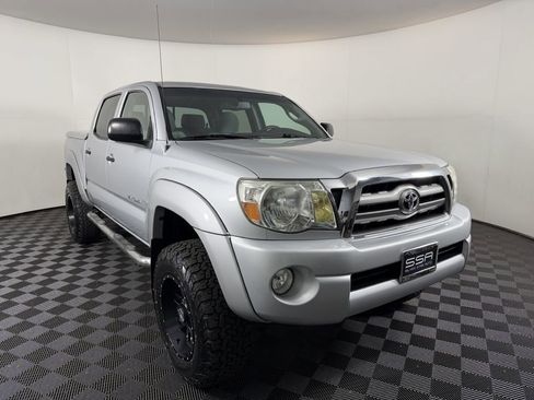Used 2010 Toyota Tacoma PreRunner RWD image 3