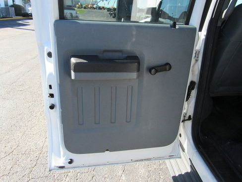 Used 2016 Ford F550 2WD Crew Cab Super Duty image 26