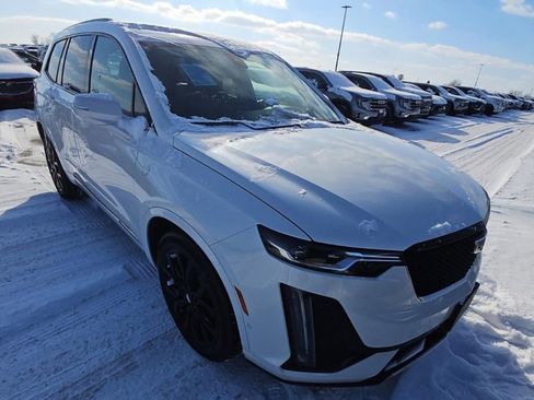 Used 2023 Cadillac XT6 Sport w/ Technology Package image 2