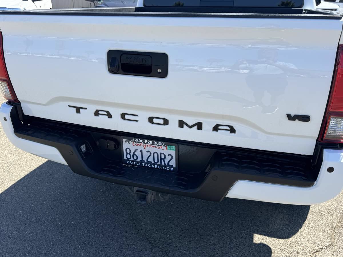 Used 2019 Toyota Tacoma TRD Off-Road w/ Technology Package AWD/4WD image 9