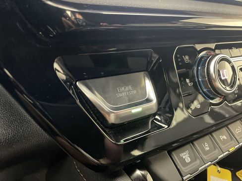 Used 2025 GMC Sierra 2500 AT4 w/ AT4 Premium Plus Package image 17