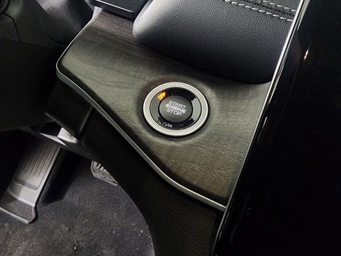 New 2025 Jeep Grand Cherokee Limited w/ Black Appearance Package image 20