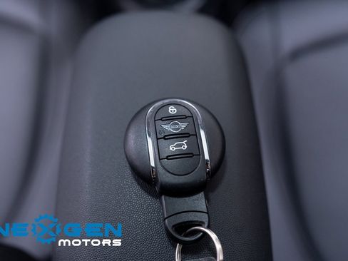 Used 2023 MINI Cooper 2-Door Hardtop image 29