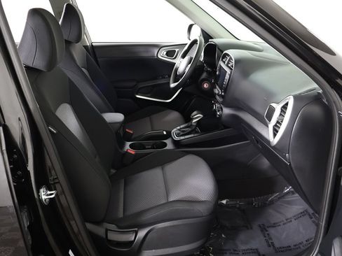 Used 2025 Kia Soul LX w/ LX Technology Package FWD image 30