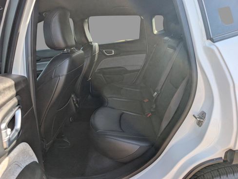 Used 2024 Jeep Compass Latitude AWD/4WD image 31