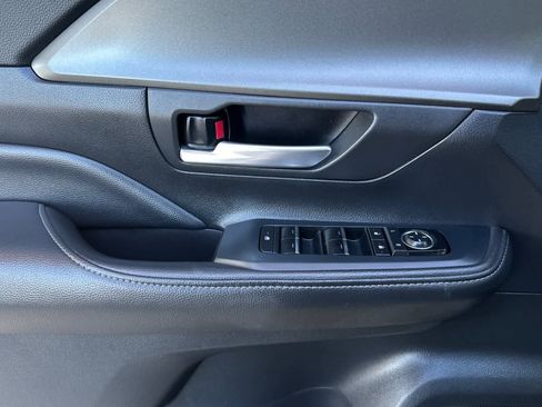 Used 2025 Toyota Grand Highlander AWD Hybrid image 12