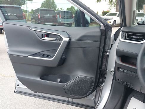 Used 2025 Toyota RAV4 Limited FWD image 27