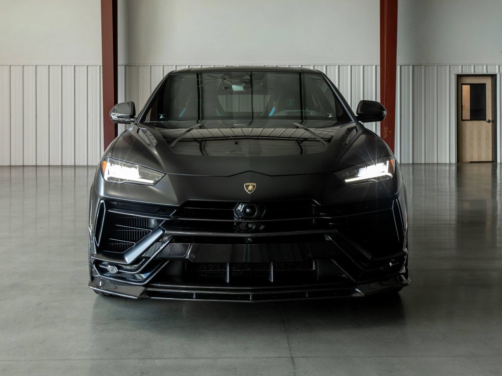 Used 2023 Lamborghini Urus Performante AWD/4WD image 3