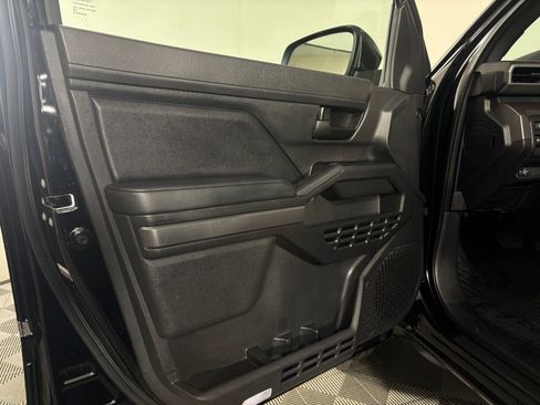 Used 2025 Toyota Tacoma SR5 AWD/4WD image 14