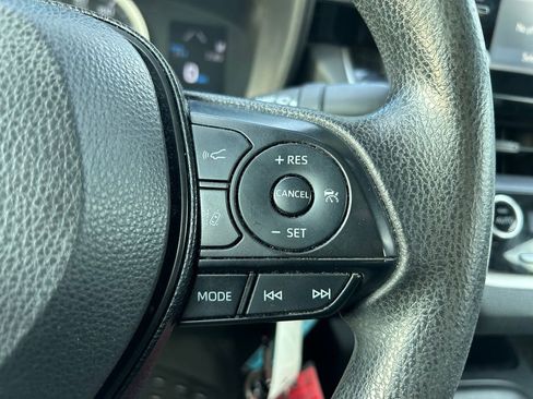 Used 2020 Toyota Corolla LE FWD image 19