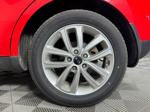 Used 2017 Kia Soul + FWD image 39