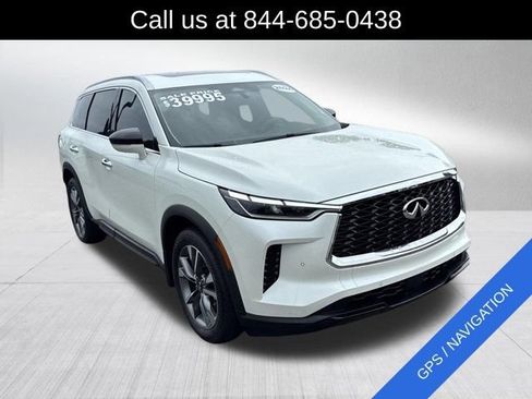 Used 2024 INFINITI QX60 Luxe w/ Vision Package FWD image 3