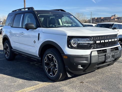 New 2025 Ford Bronco Sport Outer Banks w/ Outer Banks Tech Package+ AWD/4WD image 2