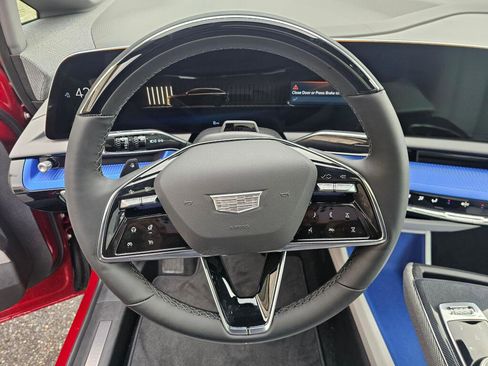 New 2026 Cadillac Optiq Luxury 1 image 33