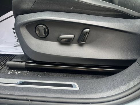 Used 2024 Volkswagen Tiguan SE R-Line image 19