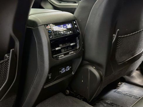 Used 2023 Jeep Grand Cherokee L Limited w/ Luxury Tech Group II AWD/4WD image 17