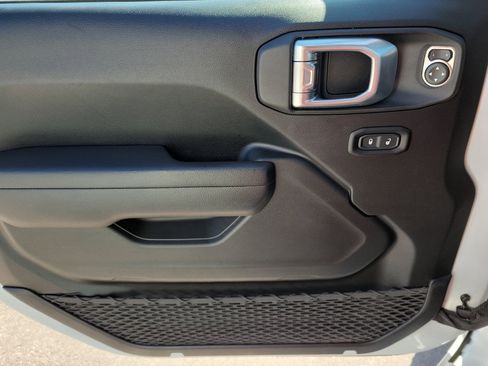 Used 2022 Jeep Wrangler Unlimited Sport image 32