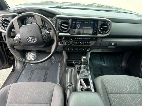 Used 2016 Toyota Tacoma TRD Off-Road w/ Premium & Technology Package image 17