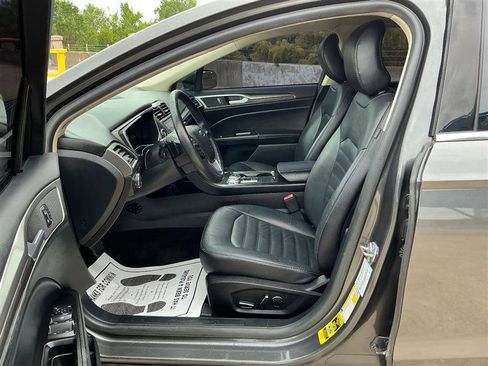 Used 2017 Ford Fusion SE w/ Fusion SE Technology Package FWD image 28