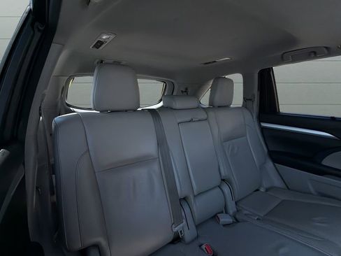 Used 2017 Toyota Highlander XLE AWD/4WD image 27
