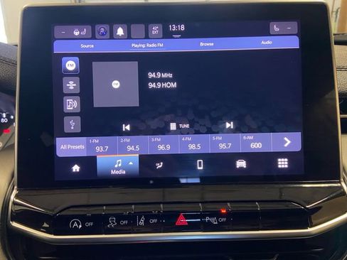 Used 2023 Jeep Compass Limited image 19