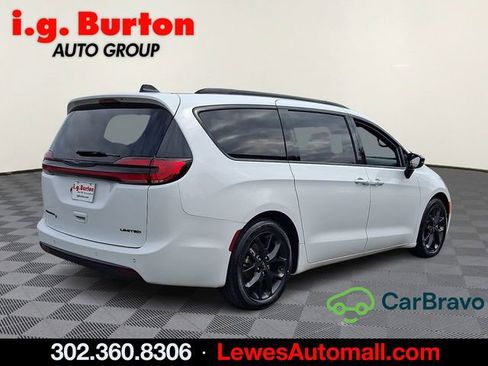 Used 2025 Chrysler Pacifica Limited FWD image 6